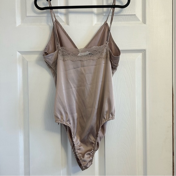 Zara Lace Bodysuit - Picture 2 of 5